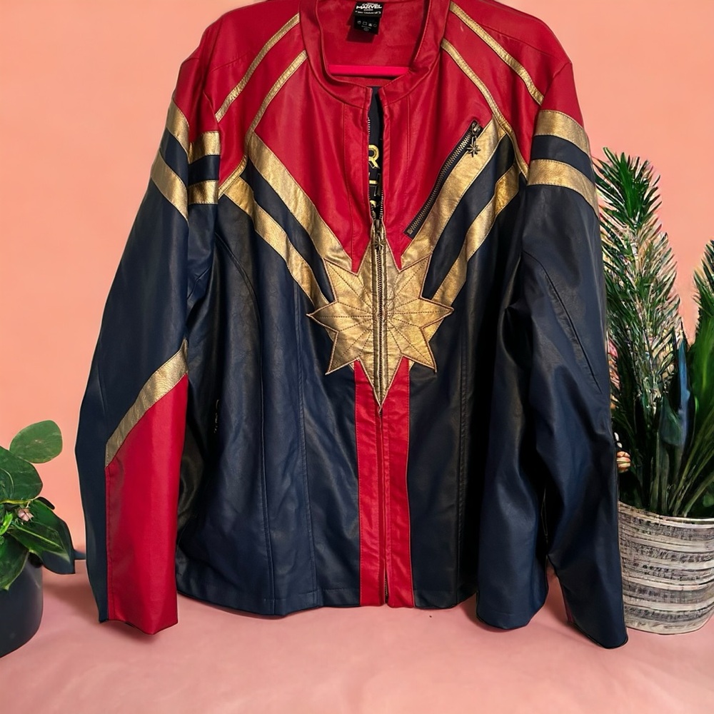 Captain Marvel faux leather jacket - Her Universe size 5 (plus size) NO FLAWS
